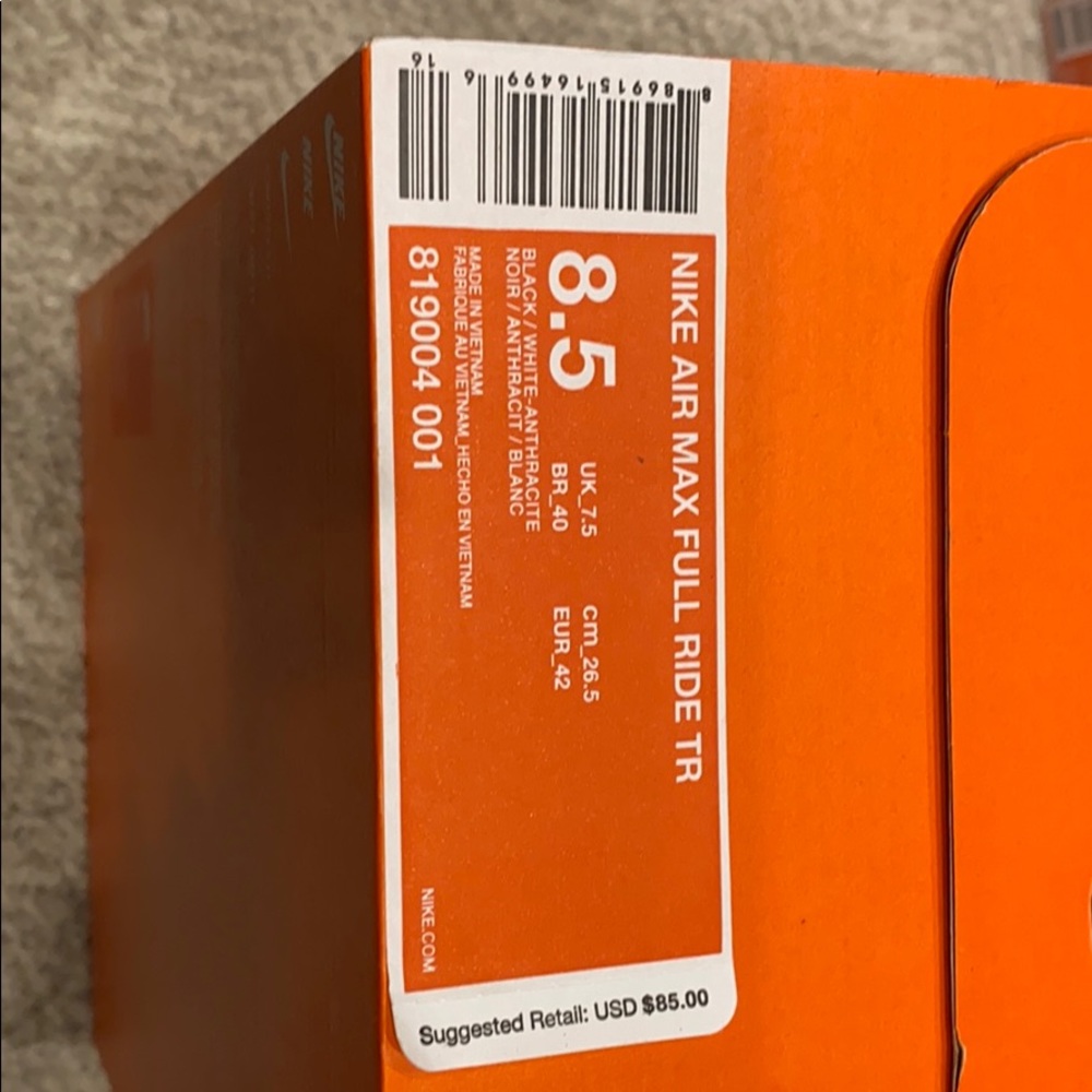 Men’s Nike sneakers in 8.5